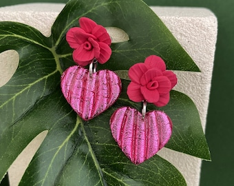 Fuchsiafarbene Blumen- und Herzohrringe, Muttertagsohrringe, Geschenkidee für Damenschmuck, hergestellt in Frankreich