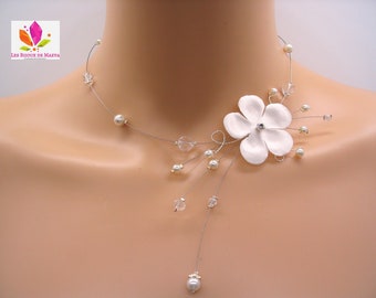 Collier mariage fleur ronde 5 pétales perles nacrées ivoire et transparentes, bijoux fantaisie mariage fleur, bijoux sur mesure