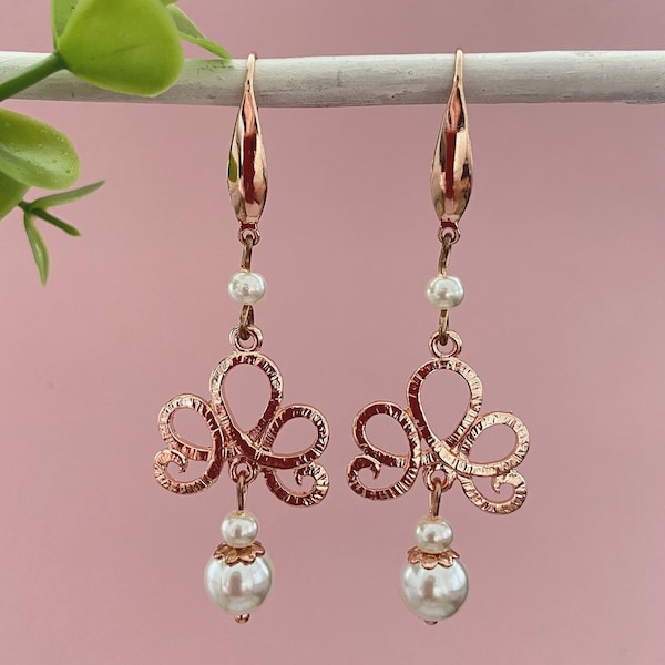 Boucles d'oreilles mariage, arabesques doré rose perles nacrées, mariage années 30, bijoux mariage à personnaliser et sur mesure