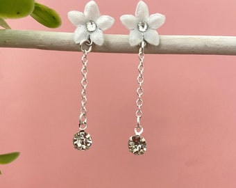 Brautschmuck, Mini-Blumenohrringe aus Satin und Strass, Hochzeitsschmuck aus Strass, Brautschmuck-Set