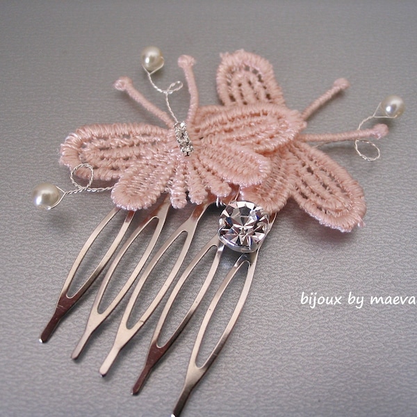 Coiffure mariage papillons dentelle rose clair, accessoire cheveux mariage, bijoux mariée rose poudré, bijoux à personnaliser