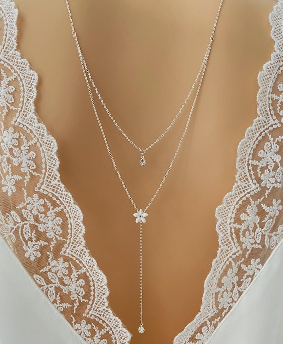Collier de dos mariage, double chaine de dos, mini fleurs satin, pendentif strass, bijoux mariée fabriqué en France, personnalisable