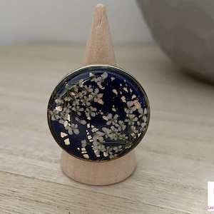 Navy blue ring with ivory flowers and gold decor, navy blue costume jewelry, original designer ring made in France