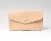 Cuero personalizado boda de embrague noche bolsa, regalo de la Dama de honor, accesorios nupciales mínimo Natural, hechos a mano Tan desnudo