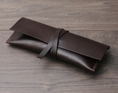 Personalizada maquillaje Roll cuero caja de lápiz / pluma / gafas de sol gafas, engrasado tire de cuero, hecho a mano II marrón cosida a mano, oscuro