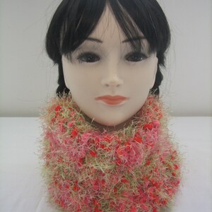 Pink collar - Choker with green fancy red wool