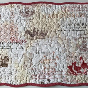 Bordsunderlägg (7) gjorda av tyget ”French Country Roosters”, quilt – bordsdekoration med fransk Provence-inspirerad lantlig stil som bas