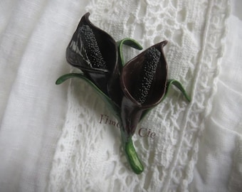 broche fantaisie en fimo "les arums noirs"