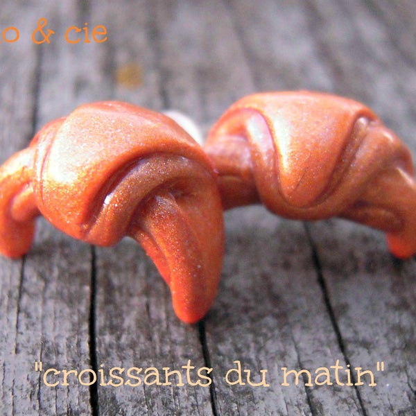 paire de boucles d'oreilles puces  "croissants du matin"