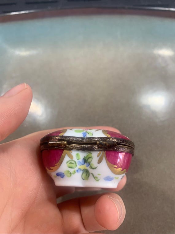 heart-shaped Limoges trinket box  Hand Painted, France View 4