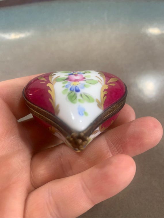heart-shaped Limoges trinket box  Hand Painted, France View 6
