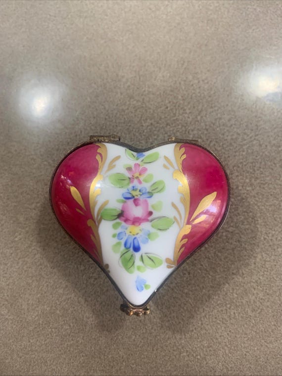 heart-shaped Limoges trinket box  Hand Painted, France