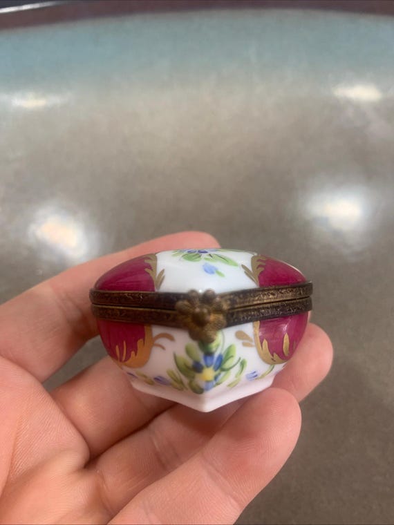 heart-shaped Limoges trinket box  Hand Painted, France View 2