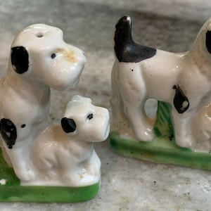 Estatuillas de perro de cerámica/porcelana de la década de 1950 modernas japonesas japonesas de mediados de siglo