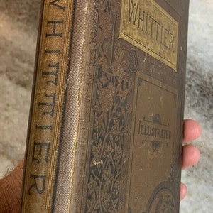 Antigo livro vitoriano em relevo dourado ornamentado de 1886, as obras poéticas de Whitter