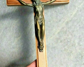 Vintage, quality, wooden/brass jesus on cross/crucifix inri jesus of nazareth