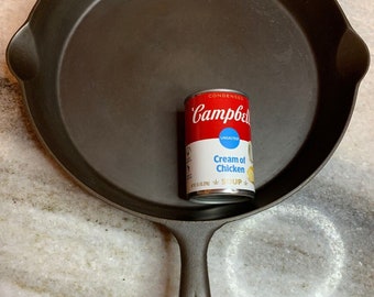 Flat extra large 13" antique cast iron skillet/pan favorite piqua ware ohio flat