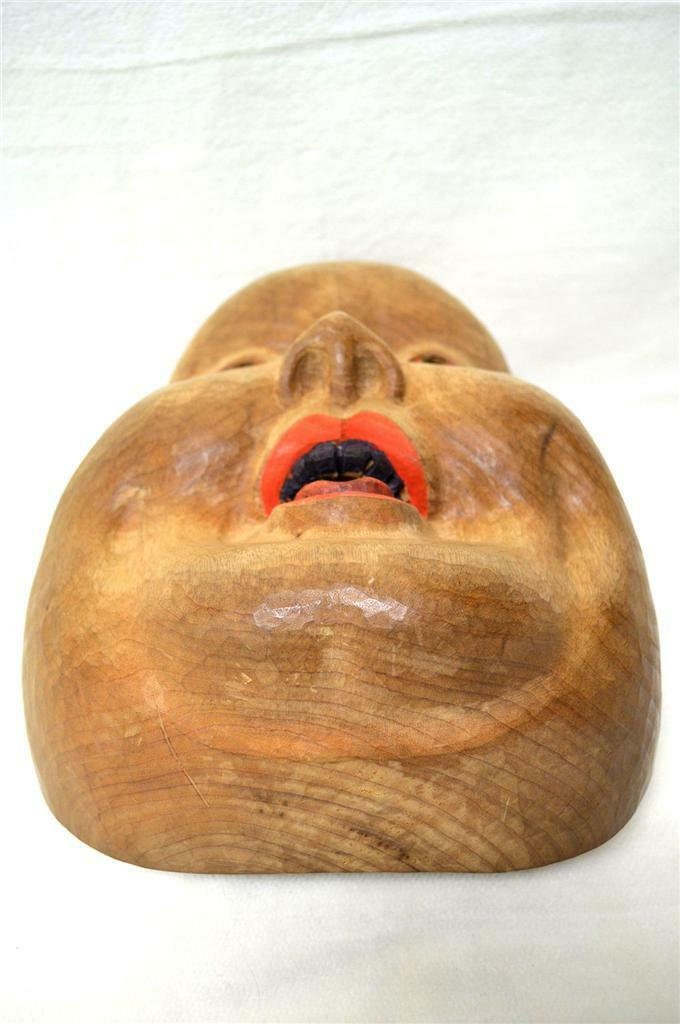 日本のおかめ（お多福）の見事な彫刻の美術品 - 特大の木製のお面