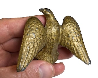 Antieke vintage sierlijke gegoten metalen adelaar vlaggenmast topper kruisbloem bronzen verf 2"