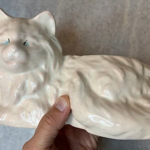 Vintage 1930 art deco ceramic bookshelf/table planter/pot ceramic blue eyed cat