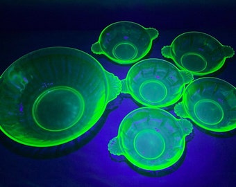 Antique uranium depression vaseline atomic space glow in the dark bowl bowls !