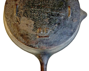 Antique gate mark cast iron skillet pan 1845–1870 single spout 4-rib base early