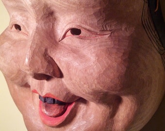 日本のおかめ（お多福）の見事な彫刻の美術品 - 特大の木製のお面