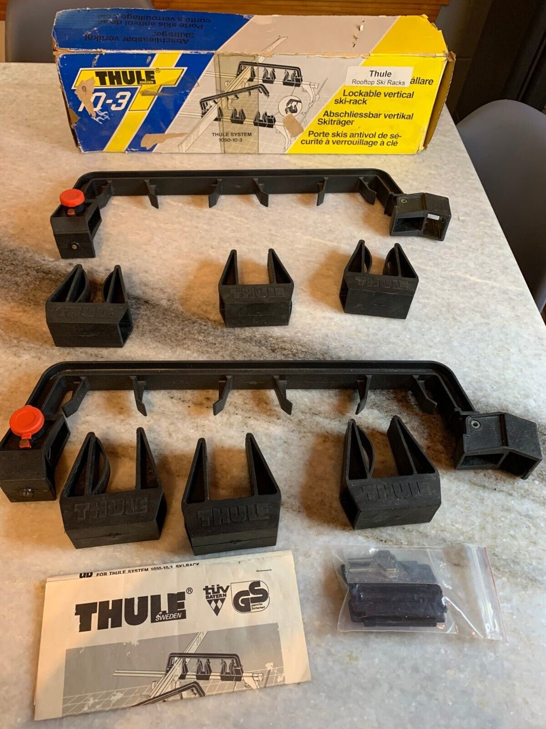 Vintage retro Thule 1050 10 3 Ski Rack W keys for Three 3 Sets of
