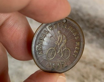 Rare 1897 cycling annual wheelmen's meet medal bicycle bike milwaukee wisconsin!