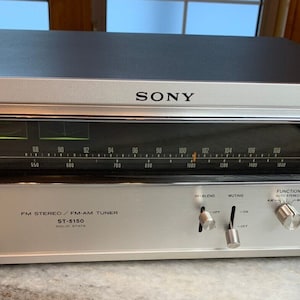 1970 年代のビンテージ、シルバーフェイス、ソニー アナログ/ソリッド ステート FM/AM チューナー - 日本製テスト済み