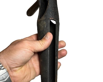 Antique hand tool steel barn beam fence post tiber wood auger peg drill variable