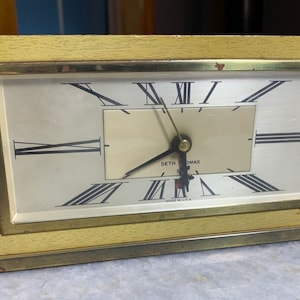 Vintage Mid Century Modern Seth Thomas Schreibtisch Uhr Thomaston Conneticut