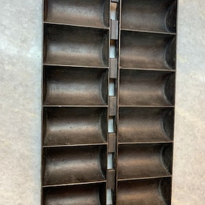 Antique finely cast/thin griswald/griswold/erie corn muffin pan/tin cast iron
