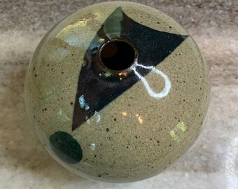 Vaso de flores pequeno/redondo de grés inspirado no Japão/Japão assinado [não identificado]