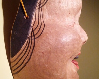 日本のおかめ（お多福）の見事な彫刻の美術品 - 特大の木製のお面