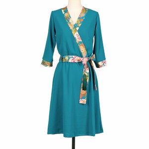 IZUMI Hanabi türkisfarbenes japanisches Wickelkleid