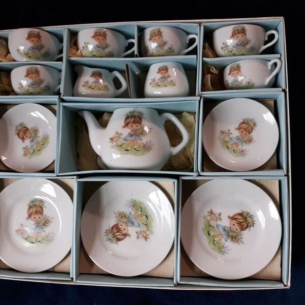 FAO Schwarz Retro 1960s Vintage Children's Porcelain Tea Set lot, Made in Japan