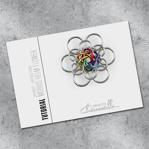 Tutorial pendant: various sizes of the Mobius Helm Flower