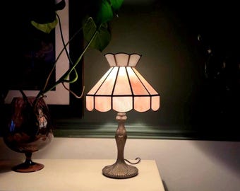 Lampada vintage in vetro rosa effetto scoria, fine anni '70.