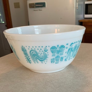 Pyrex #402  Butterprint 1.5 Quart Mixing Bowl