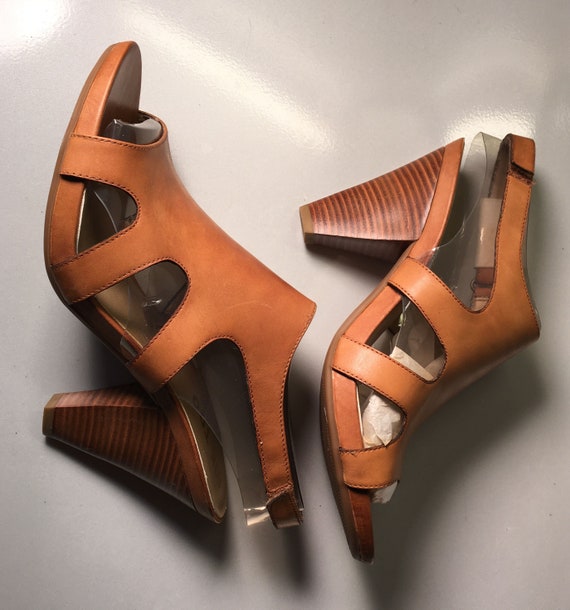 Me too sandals deals
