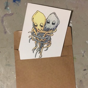 Tarjeta de abrazo de calamar, en blanco por dentro, arte original de Rosie Ferne Ilustración, lindo pulpo de calamar ama el regalo de la tarjeta amante de los animales de la vida marina