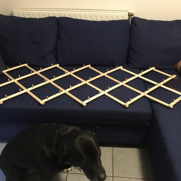 Protection canapé, la barrière rétractable en bois inoffensive pour votre chien. Éducative est la solution pour protéger votre canapé.