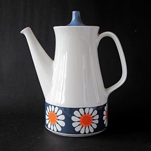 Turi Design Daisy Coffee Pot by Figgjo Flint, Norway, designed by Turi Gramstad Oliver