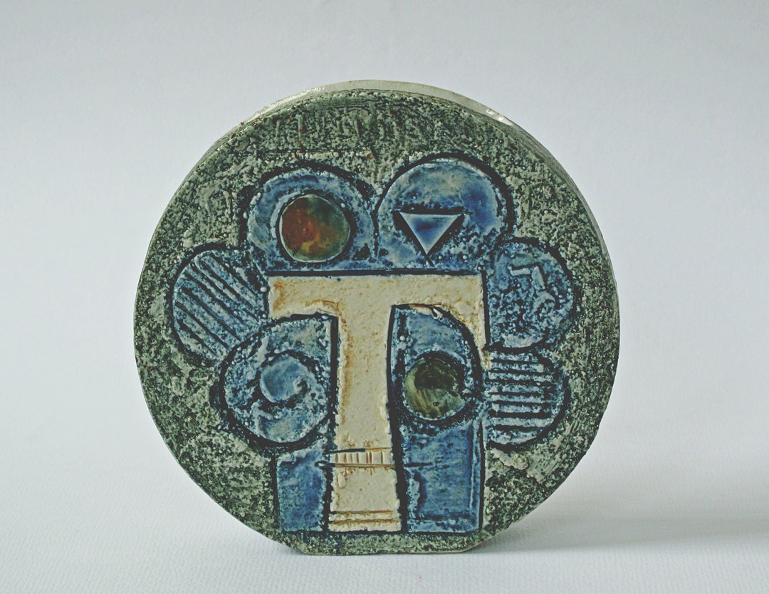 TROIKA Wheel Vase Decorated by Avril 12cm Wheel Vase by Troika Pottery, Newlyn, Cornwall