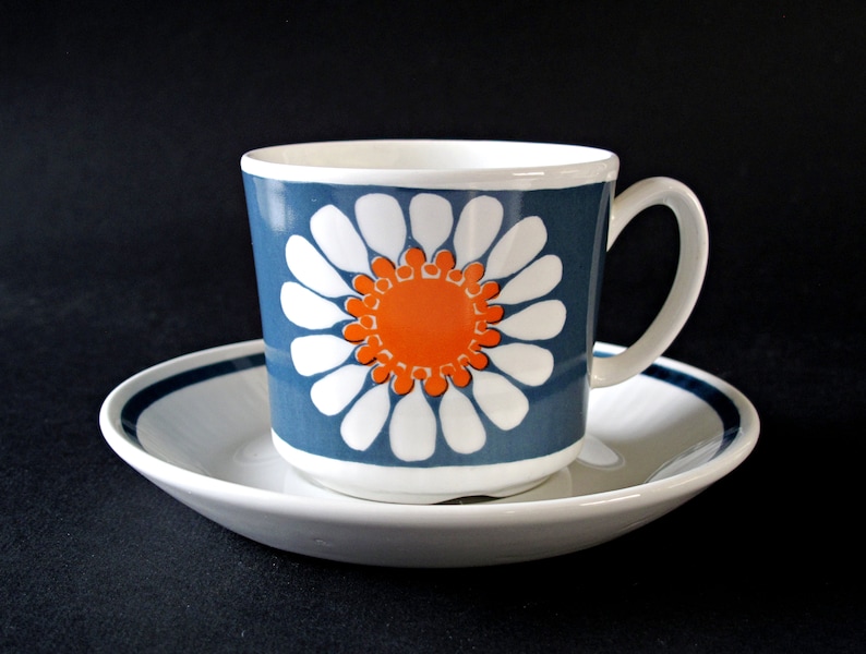 Turi Design Daisy Tasse mit Unterteller von Figgjo Flint, Norwegen, Design von Turi Gramstad Oliver Bild 1