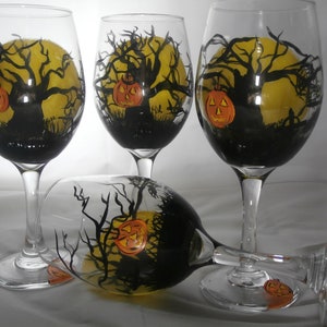 Hand painted glow in the dark graveyard scene goblets. Set of 4 white wines. Usa