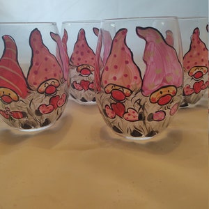 Hand painted valentine gnomes. Set of 4. 20 ounces each. Holiday cheer on stemless wine goblets. usa. dishwashter top rack safe.