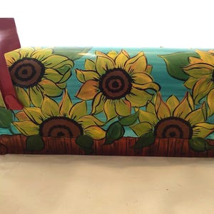 Buzón de girasol pintado a mano: fondo verde azulado, protección UV