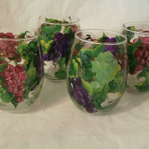 Hand painted multi grapes . Set of 4. 15 ounces stemless wines.  . usa. dishwashter top rack safe.
